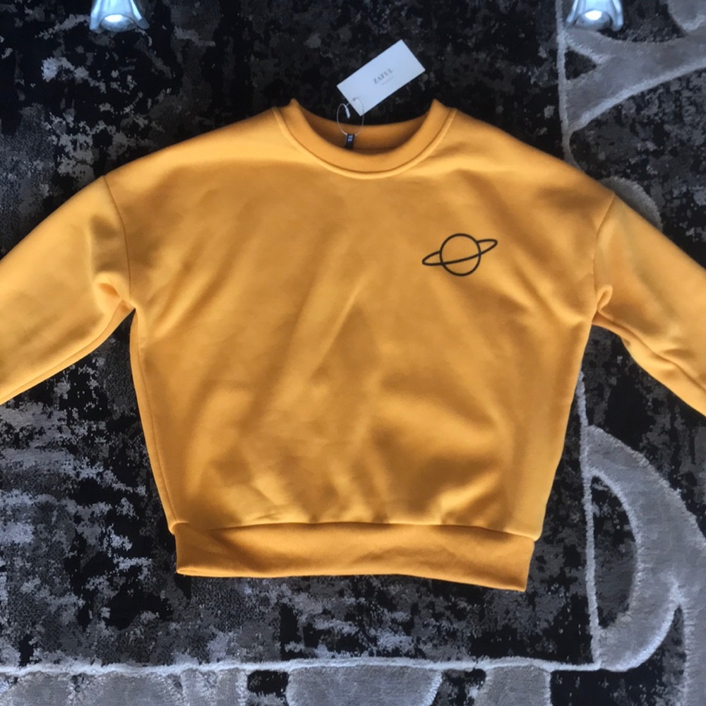 Pullover sweater